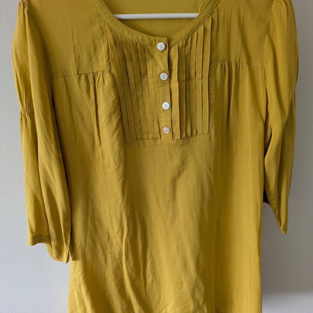6 For $20 Mustard Yellow Tunic Size 6